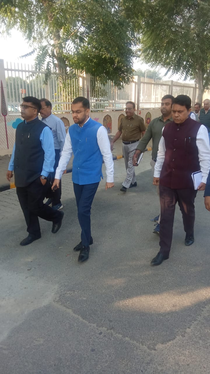 निगम आयुक्त डाॅ. गौरव सैनी ने ’प्रवासी राजस्थानी दिवस’ एवं ‘खेलो इंडिया यूनिवर्सिटी गेम्स’ के मद्देनजर तैयारियों का किया व्यापक निरीक्षण निगम आयुक्त डाॅ. गौरव सैनी ने ’प्रवासी राजस्थानी दिवस’ एवं ‘खेलो इंडिया यूनिवर्सिटी गेम्स’ के मद्देनजर तैयारियों का किया व्यापक निरीक्षण