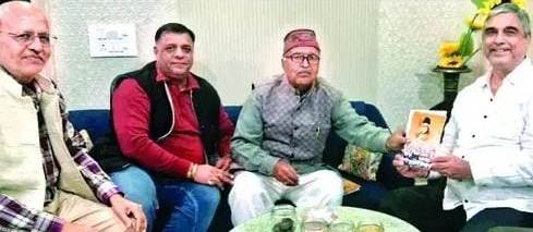 राष्ट्रीय स्वयंसेवक संघ द्वारा इलेवन ऑर्चिड सोसायटी में घर-घर संघ अभियान के तहत संघ के पदाधिकारी राष्ट्रीय स्वयंसेवक संघ द्वारा इलेवन ऑर्चिड सोसायटी में घर-घर संघ अभियान के तहत संघ के पदाधिकारी