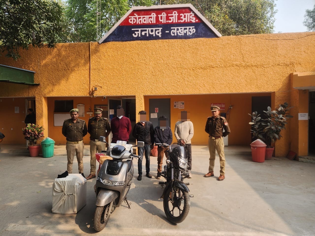 गिरफ्तार किए गये चोर