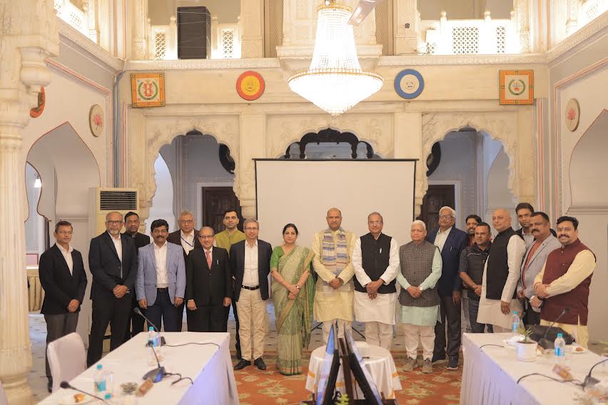 सांसद गुप्ता ने मंदसौर संसदीय क्षेत्र में यात्री सुविधाओं के विकास एवं विस्तार को लेकर कई महत्वपूर्ण मांगे कोटा रेल मंडल बैठक में रखी