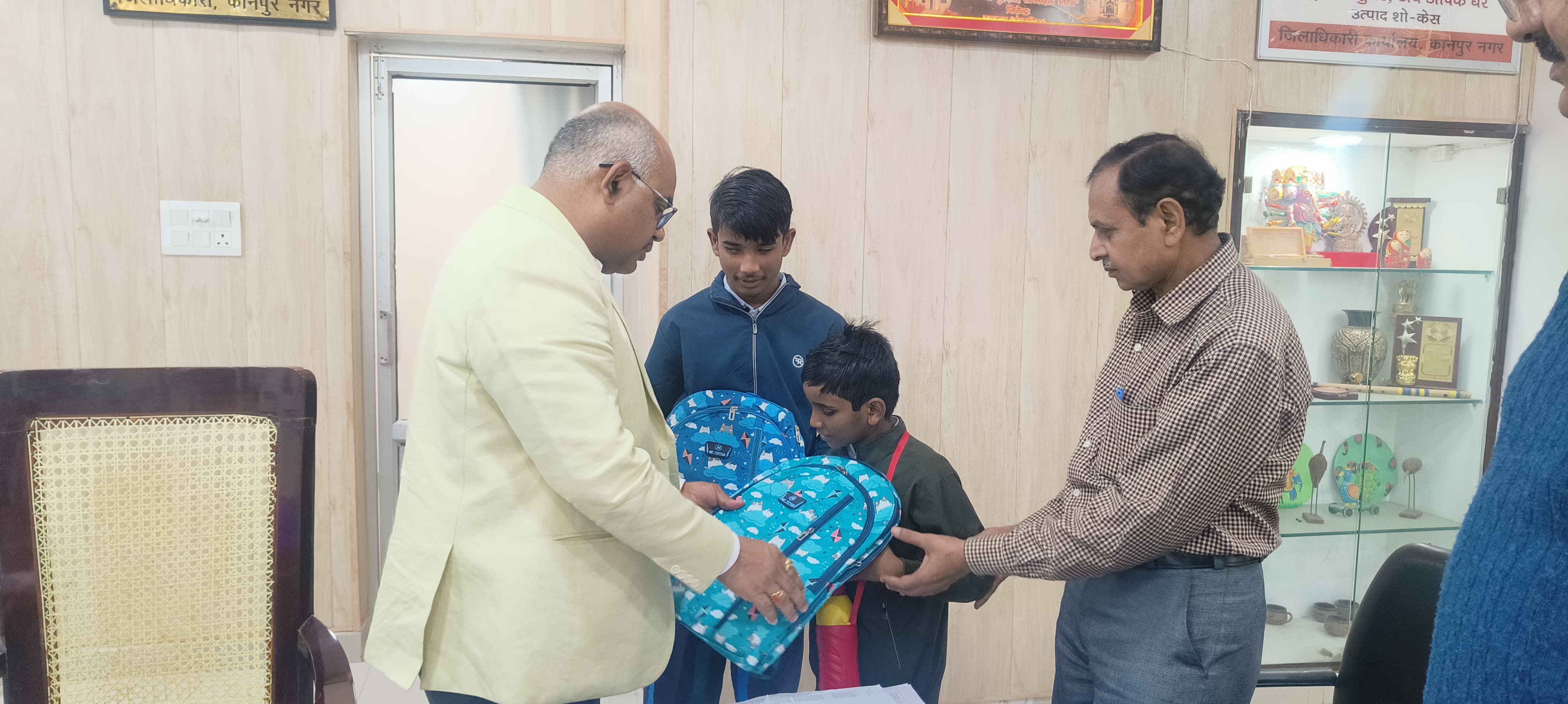 दृष्टिबाधित कृष्णा जैसे बच्चे संकल्प और सकारात्मक सोच रखने वाले समाज के लिए प्रेरणा स्वरूप दृष्टिबाधित कृष्णा जैसे बच्चे संकल्प और सकारात्मक सोच रखने वाले समाज के लिए प्रेरणा स्वरूप