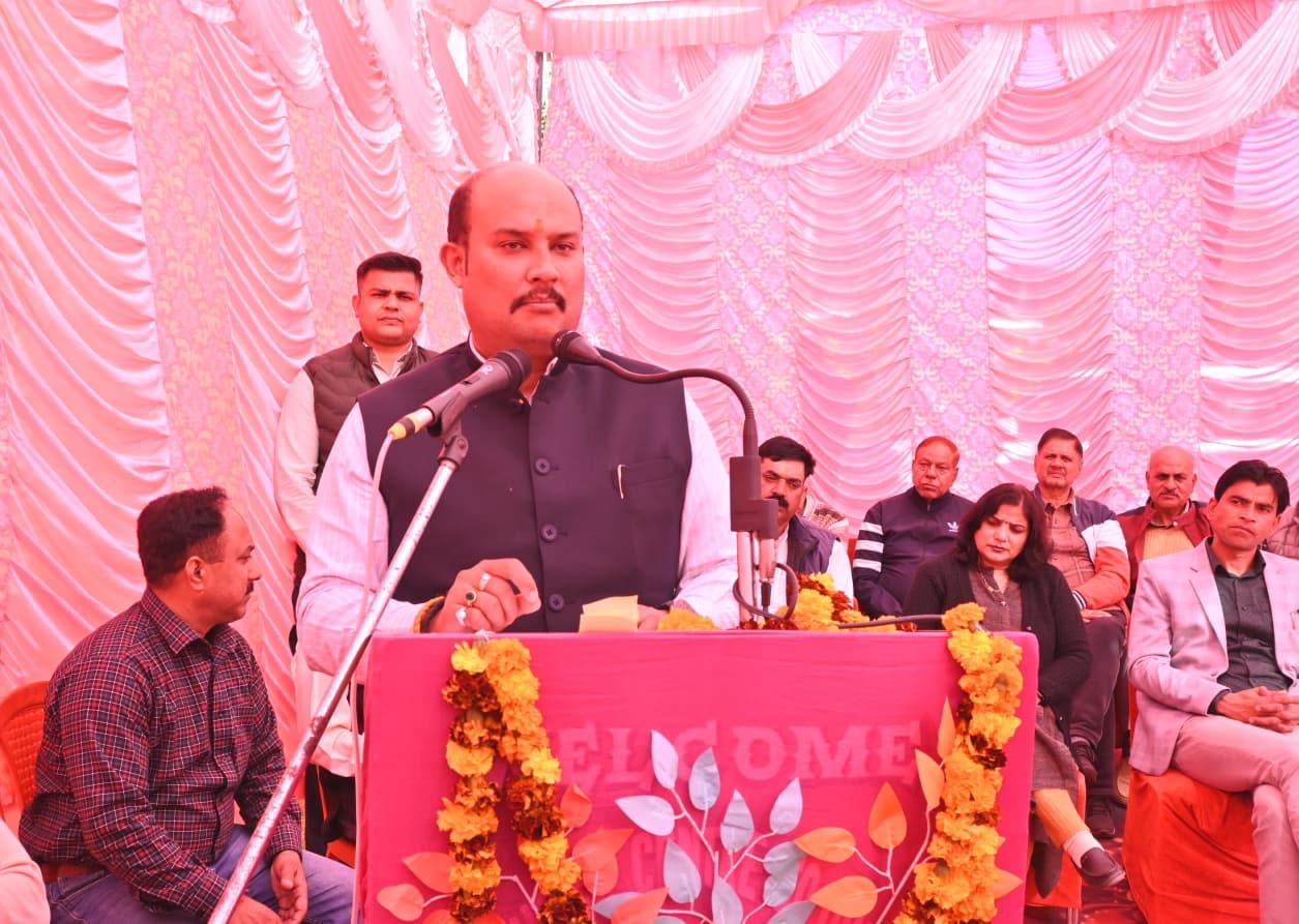 जल शक्ति कार्यालय भवन का शिलान्यास करते हुए खेल मंत्री।