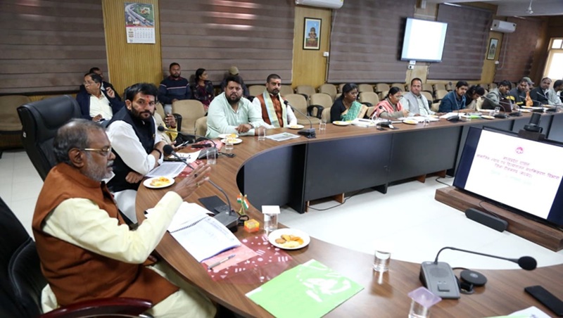 मंत्री नारायण सिंह कुशवाह ने की विभागीय योजनाओं की समीक्षा