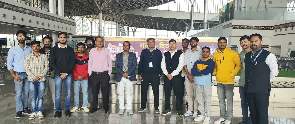 एयरपोर्ट पर विद्यार्थी और शिक्षक एयरपोर्ट पर विद्यार्थी और शिक्षक