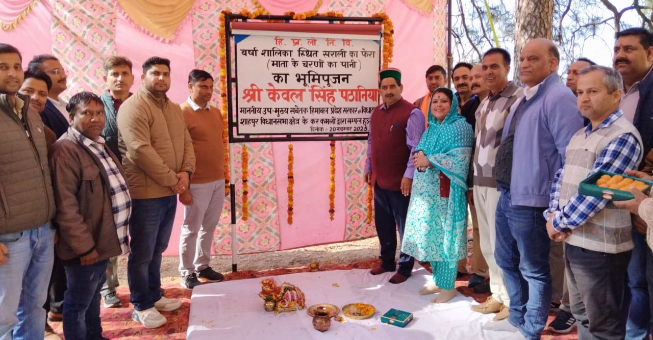 भूमिपूजन करते हुए उपमुख्य सचेतक।