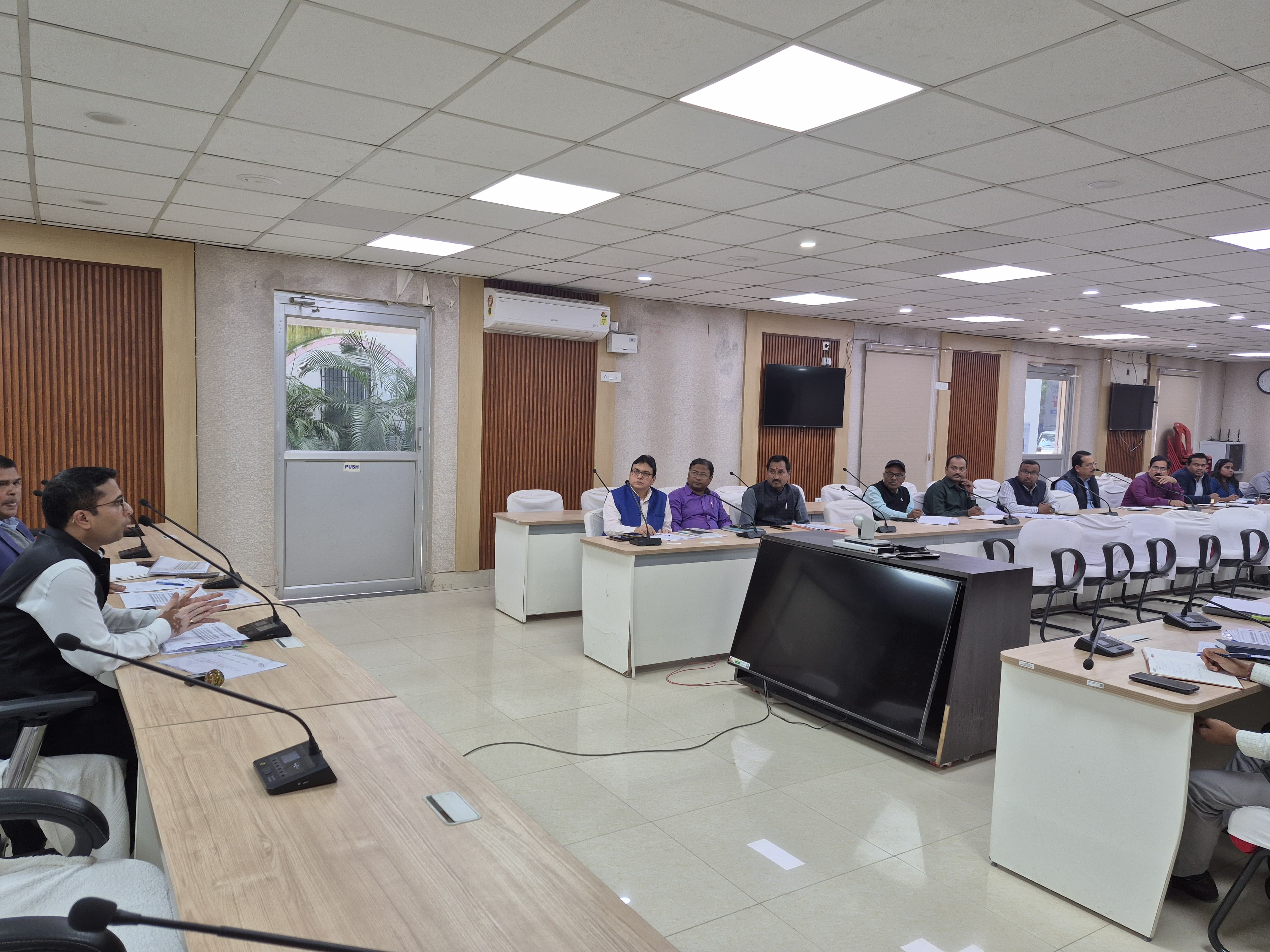 जिलाधिकारी बैठक