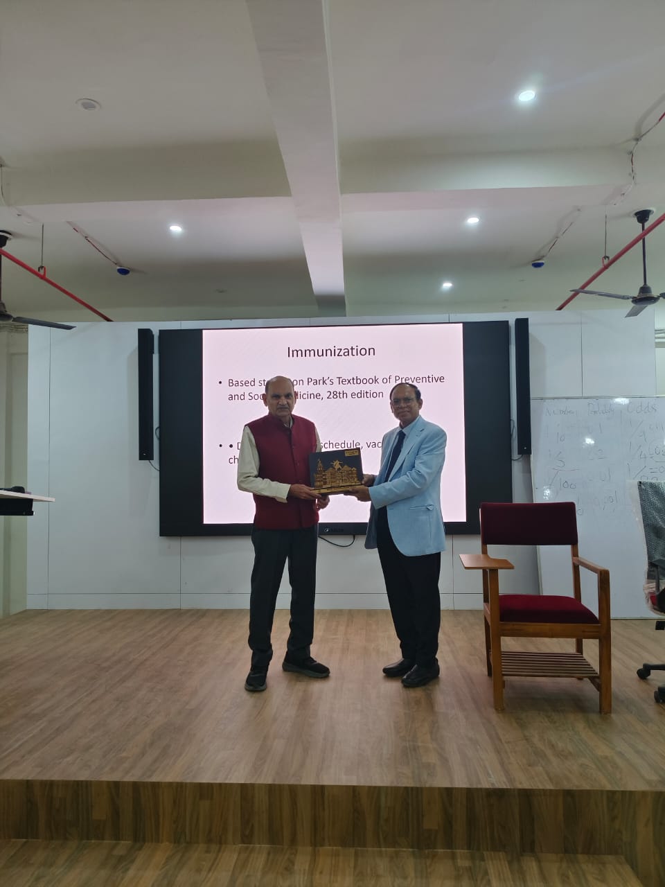 एमजीयूजी में पूर्व कुलपति का प्रतिरक्षण के गूढ़ तत्वों पर व्याख्यान* एमजीयूजी में पूर्व कुलपति का प्रतिरक्षण के गूढ़ तत्वों पर व्याख्यान*