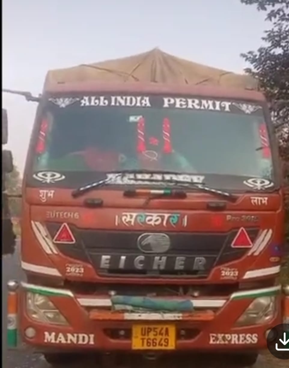 डीसीएम जिसमें सवार चालक से हुई लूट