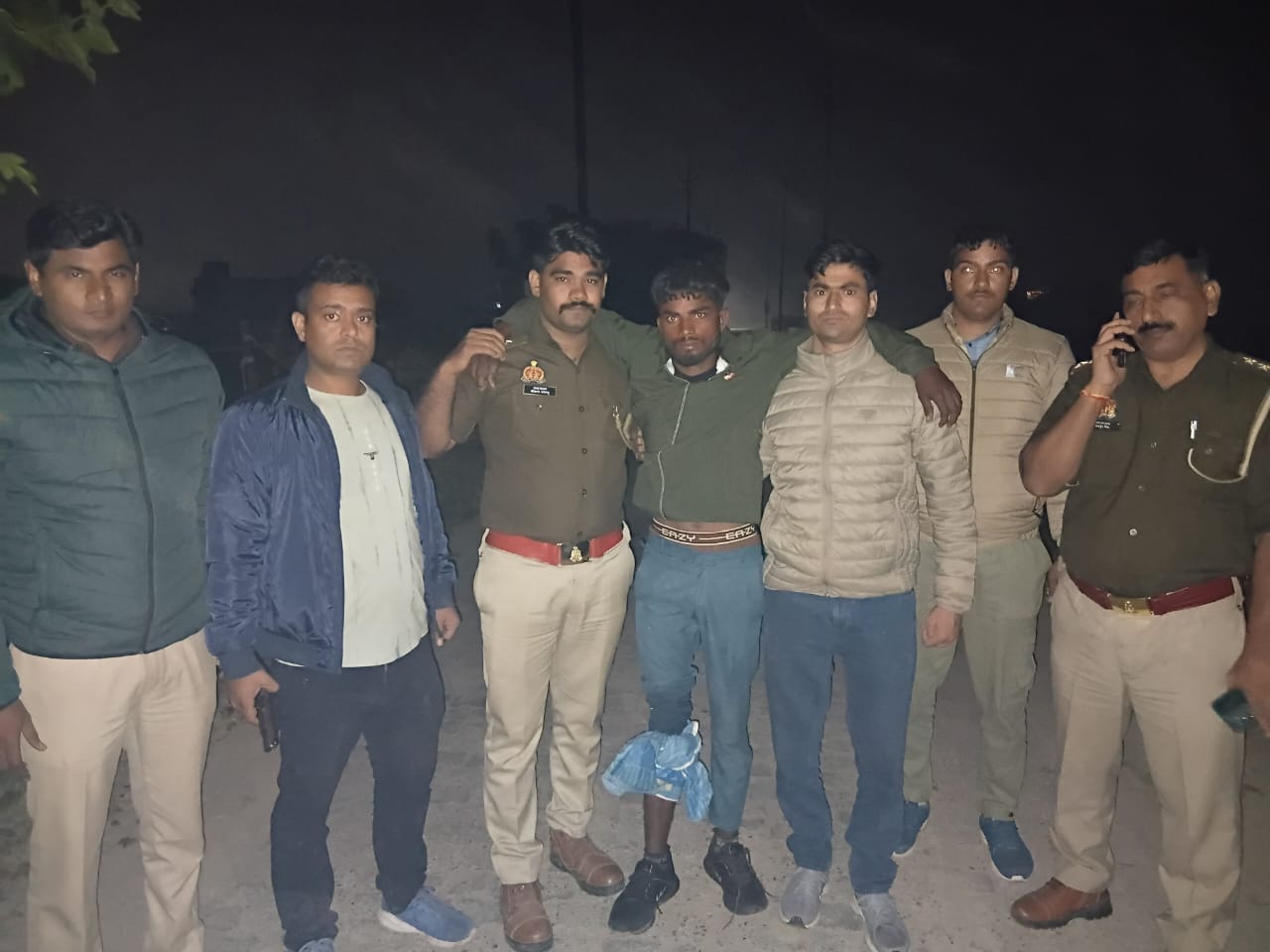 पुलिस की गिरफ्त में शातिर बदमाश