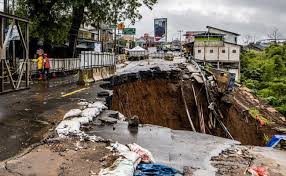 इंडोनेशिया में भूस्खलन