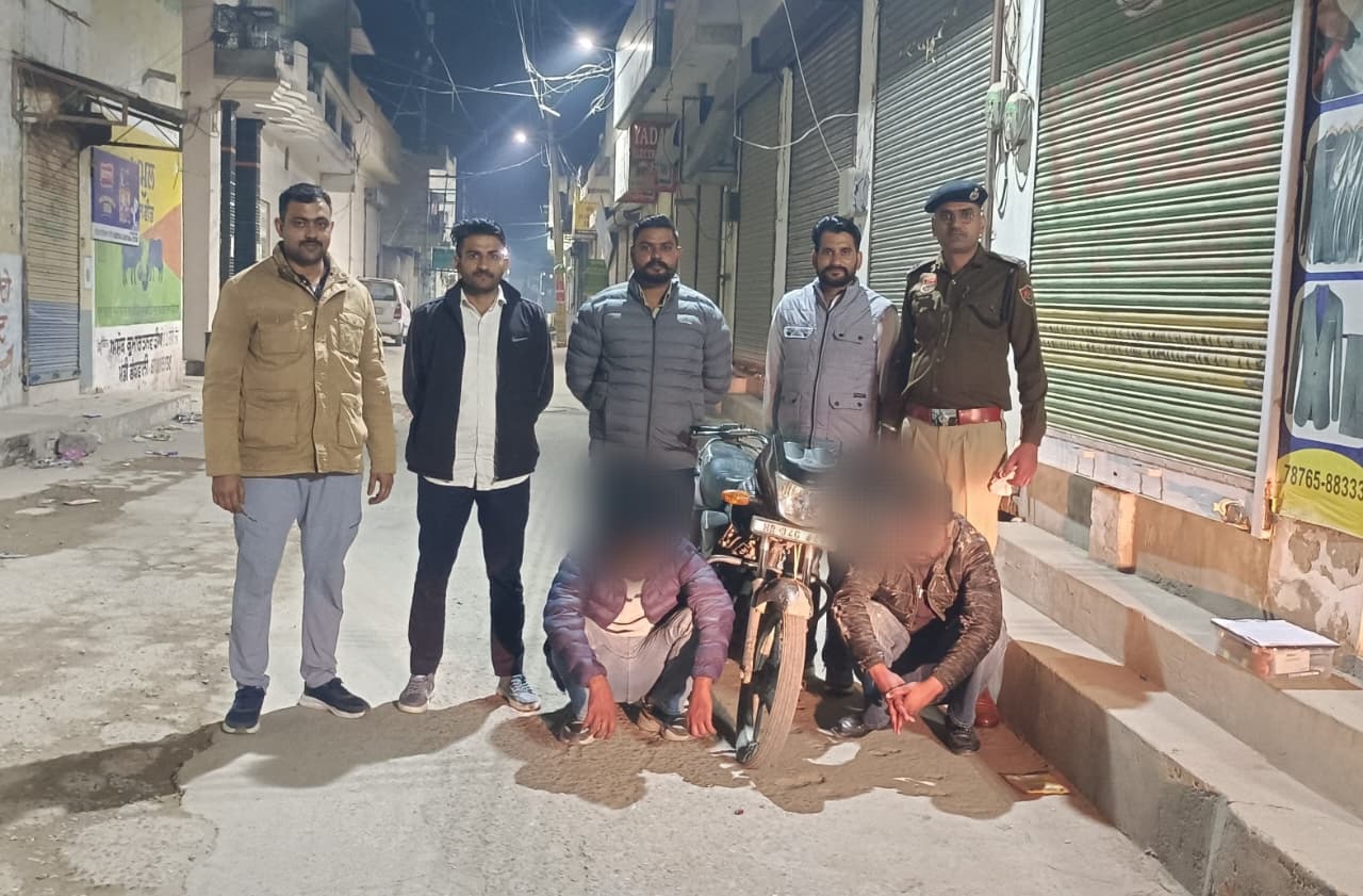 पकड़े गए हेरोइन तस्कर।