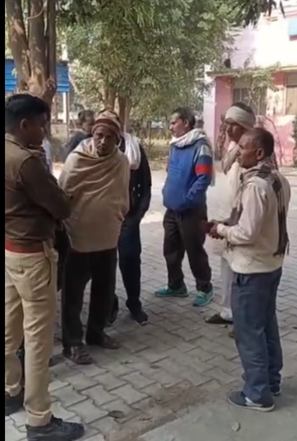 पोस्टमार्टम हाउस पर पहुंचे परिजन