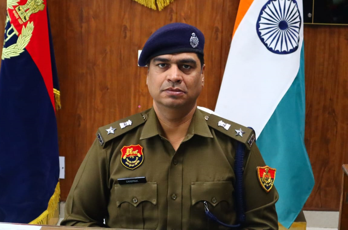 एसपी दीपक सहारण।