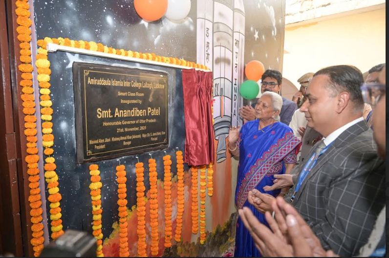 बाल गृह का लोकार्पण करती राज्यपाल आनंदीबेन पटेल