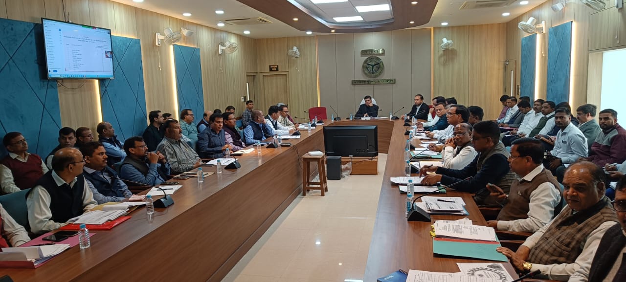 गोरखपुर मंडल में विकास कार्यों की समीक्षा: सीएम डैशबोर्ड पर विसंगतियों के सुधार हेतु मंडलायुक्त ने दिए कड़े निर्देश* गोरखपुर मंडल में विकास कार्यों की समीक्षा: सीएम डैशबोर्ड पर विसंगतियों के सुधार हेतु मंडलायुक्त ने दिए कड़े निर्देश*