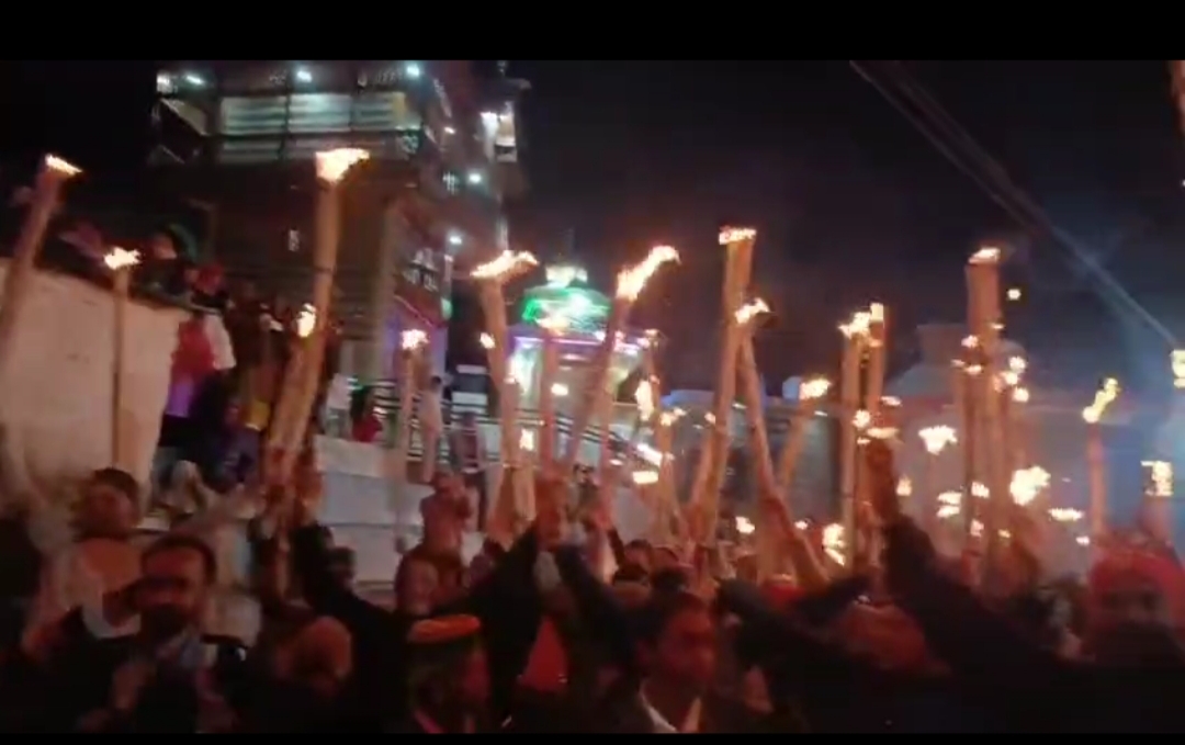 सिरमौर जिले के जनजातीय गिरी पार क्षेत्र में बूढ़ी दिवाली मनाई जा रही है धूमधाम से।