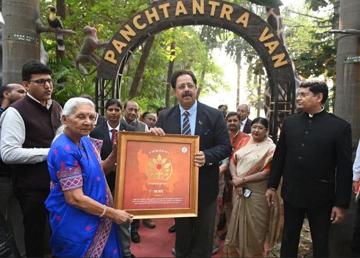 पंचतन्त्र वाटिका-2 का उदघाटन करती राज्यपाल आनंदीबेन पटेल पंचतन्त्र वाटिका-2 का उदघाटन करती राज्यपाल आनंदीबेन पटेल