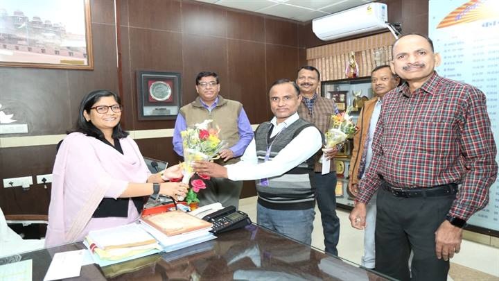 इंदर सिंह का कलेक्टर ने किया सम्मान इंदर सिंह का कलेक्टर ने किया सम्मान