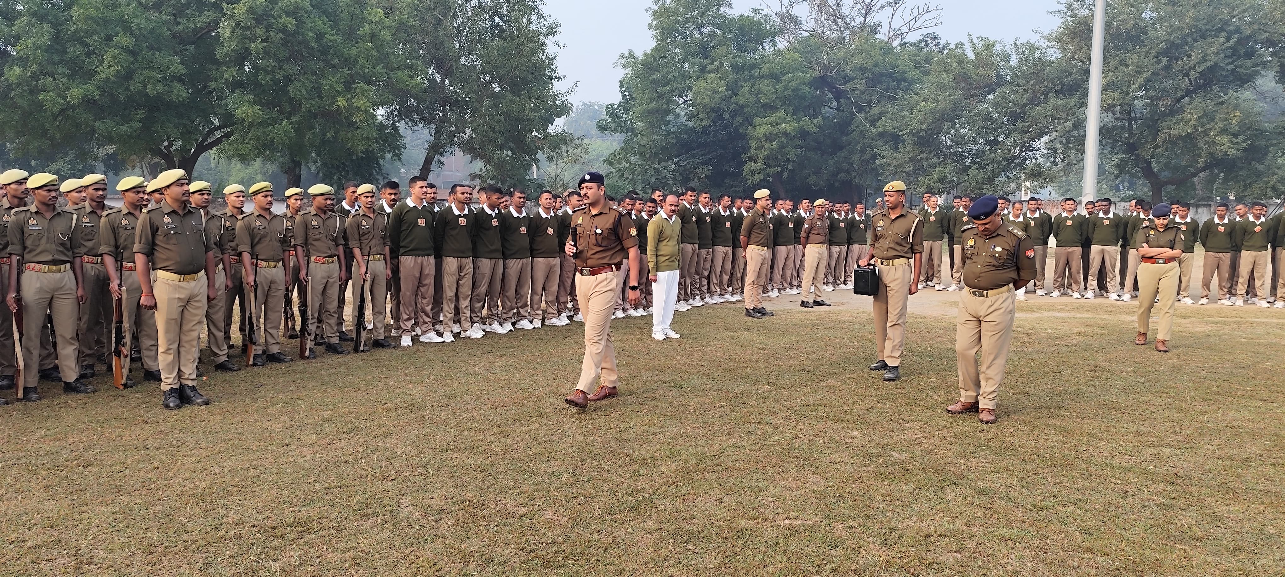 प्रशिक्षण देते एसपी