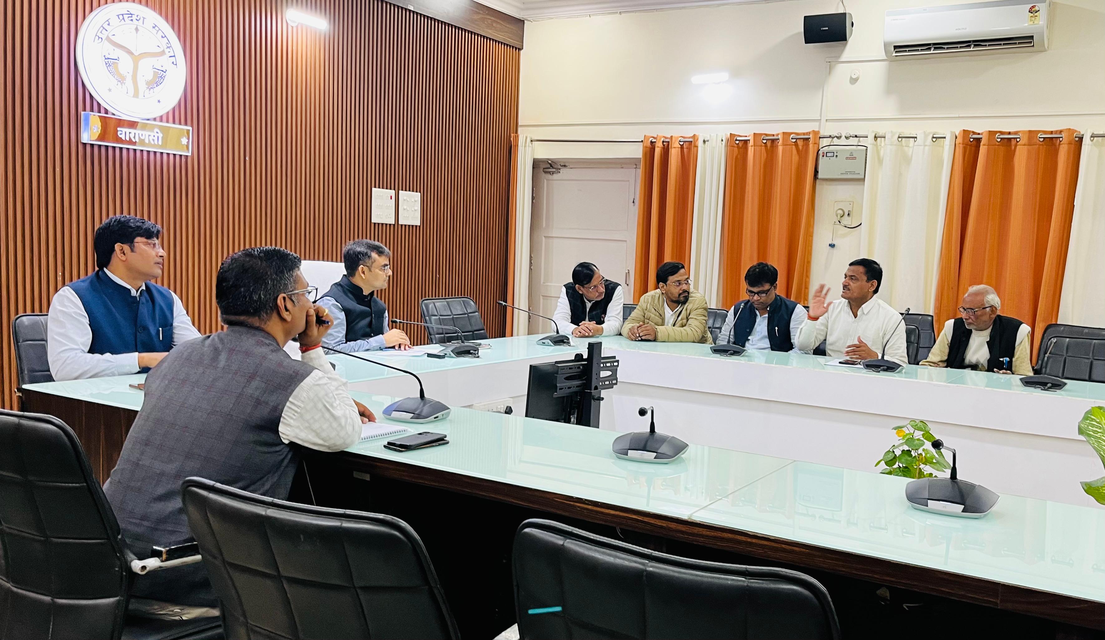 जिलाधिकारी की बैठक