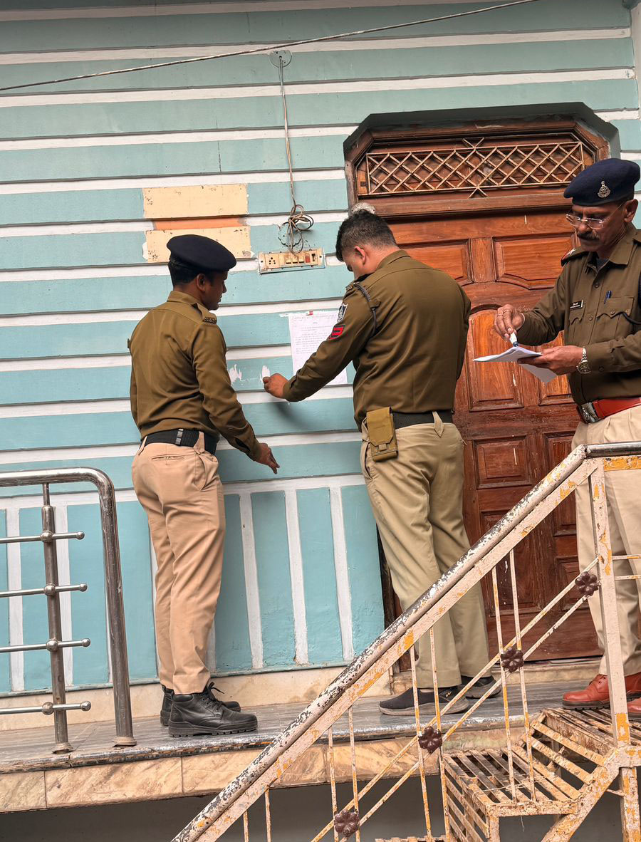 अशोकनगर: आजाद खान के ठिकानों पर शस्त्र जमा करने नोटिस चस्पा