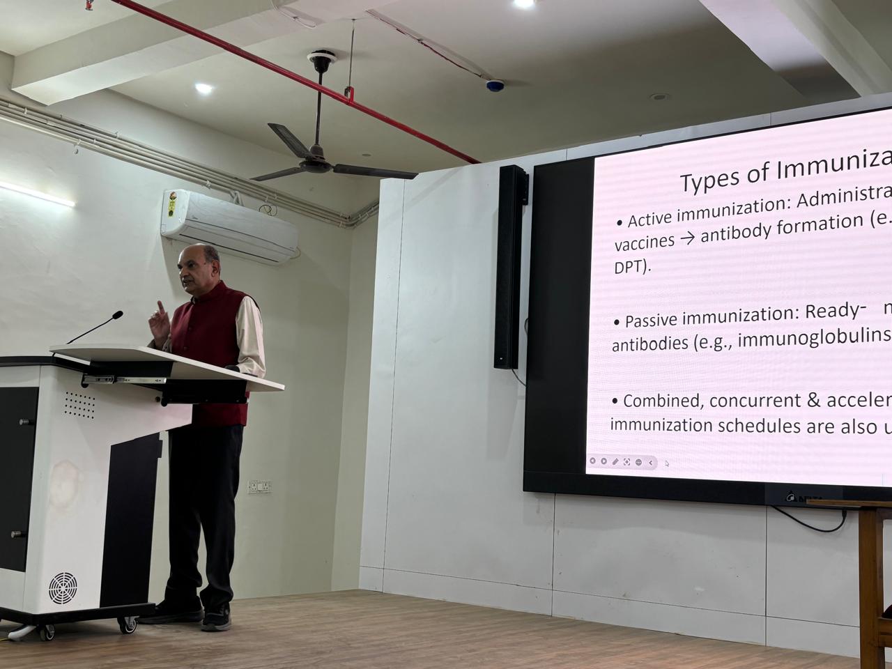 एमजीयूजी में पूर्व कुलपति का प्रतिरक्षण के गूढ़ तत्वों पर व्याख्यान* एमजीयूजी में पूर्व कुलपति का प्रतिरक्षण के गूढ़ तत्वों पर व्याख्यान*