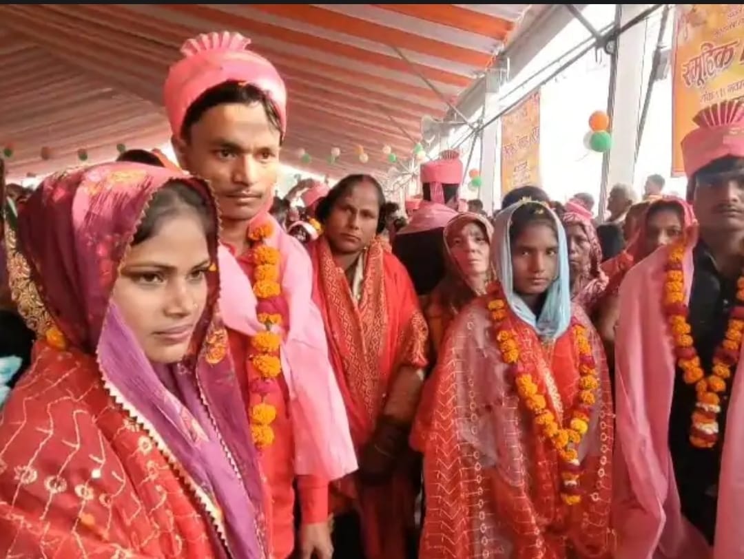 विवाह समारोह के दौरान के चित्र विवाह समारोह के दौरान के चित्र