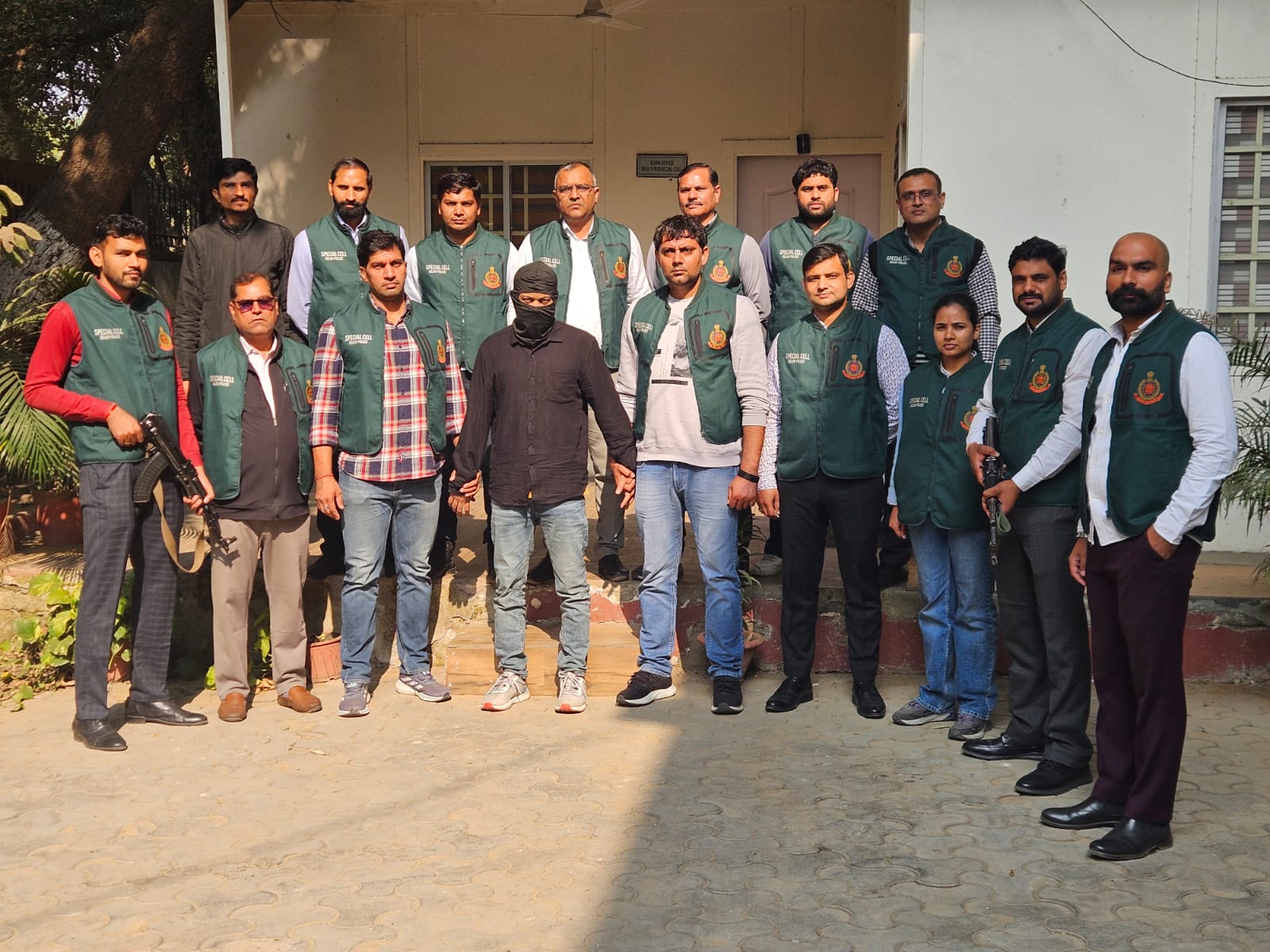 फरलो पर फरार हुए आरोपित की फोटो