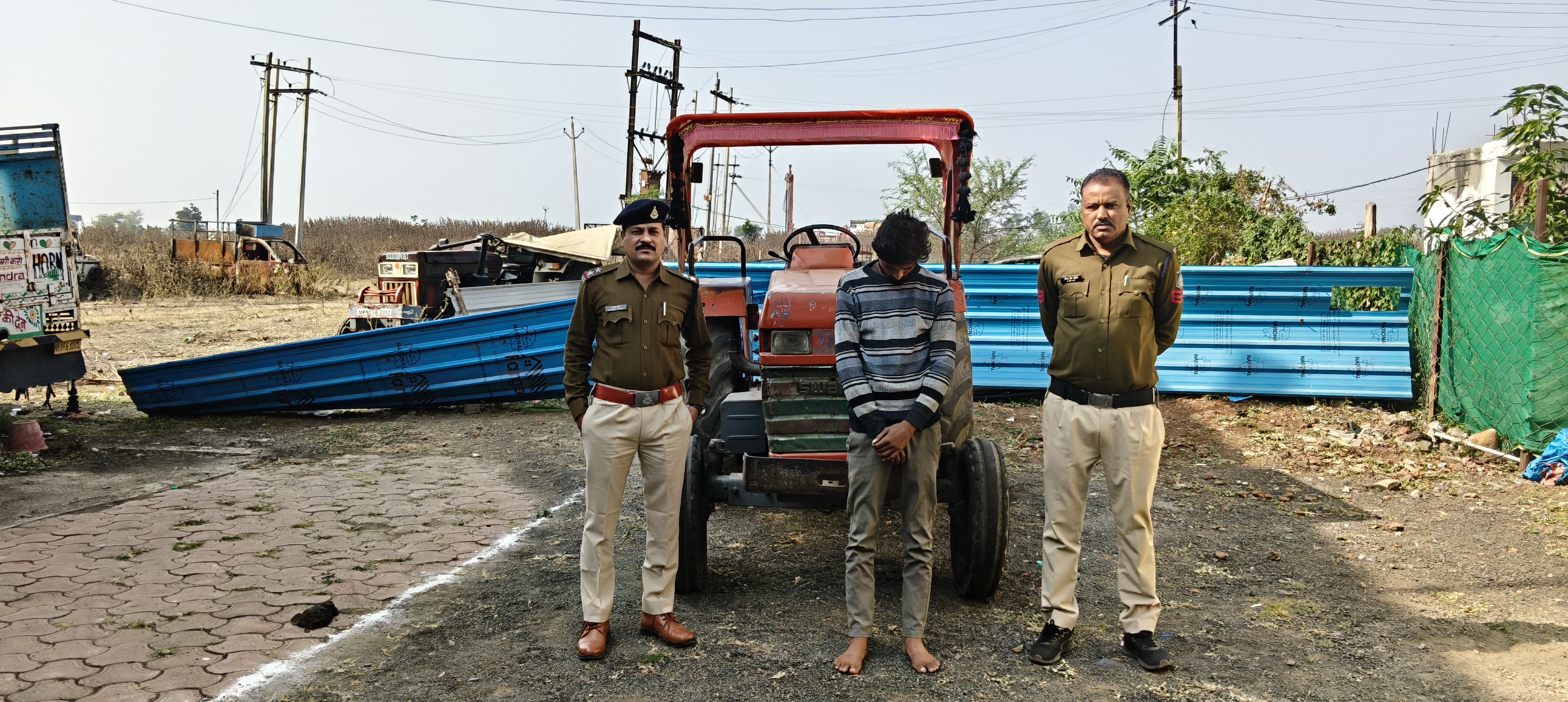 अशोकनगर: मण्डी में स्टंट करने वाला ट्रैक्टर के साथ गिरफ्तार