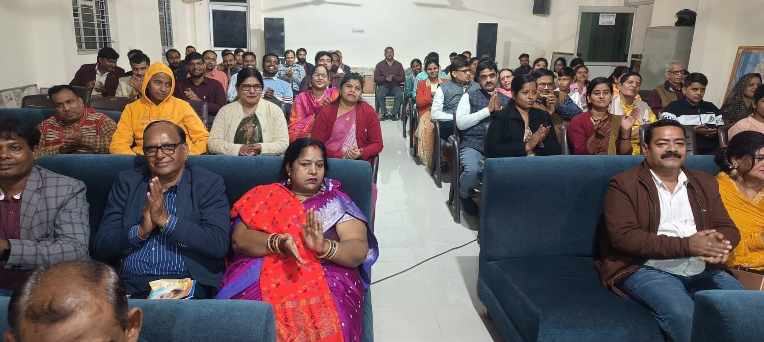 अटल बिहारी वाजपेयी जी की 100वीं जयंती पर देर रात तक चला कवि सम्मेलन*