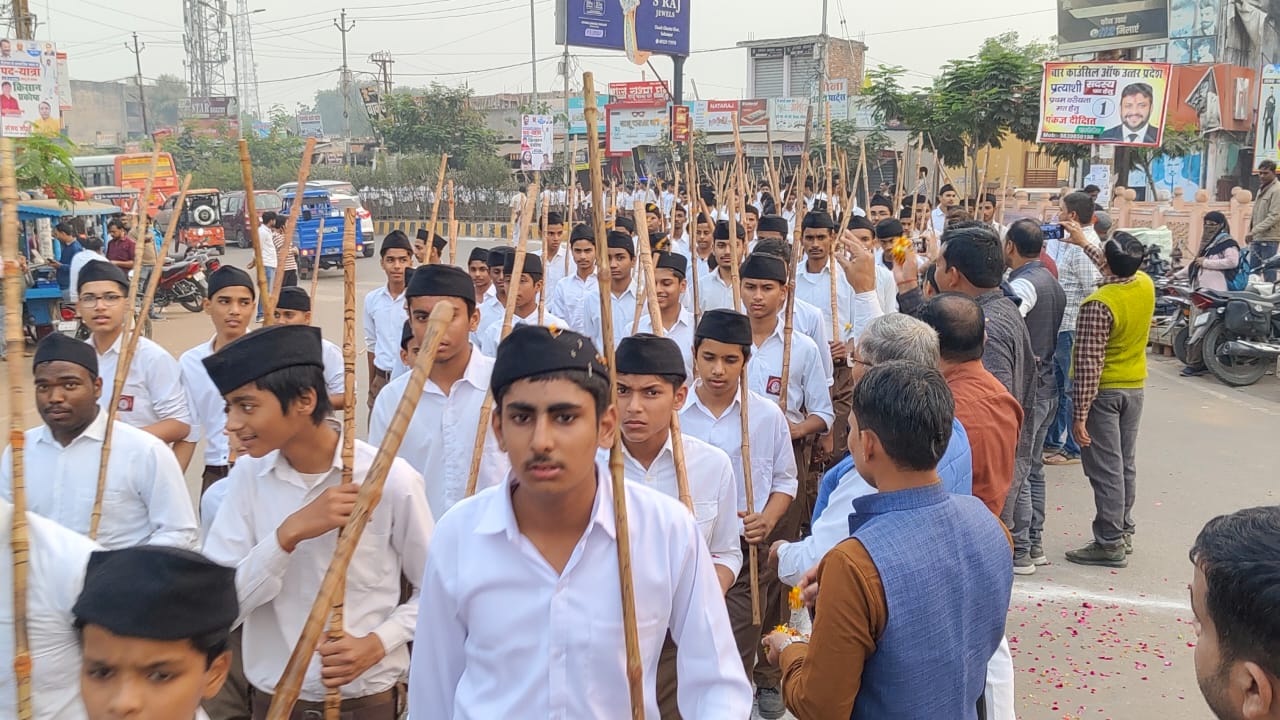सुल्तानपुर मे  आर एस एस के बाल स्वयं सेवक का पथ संचलन