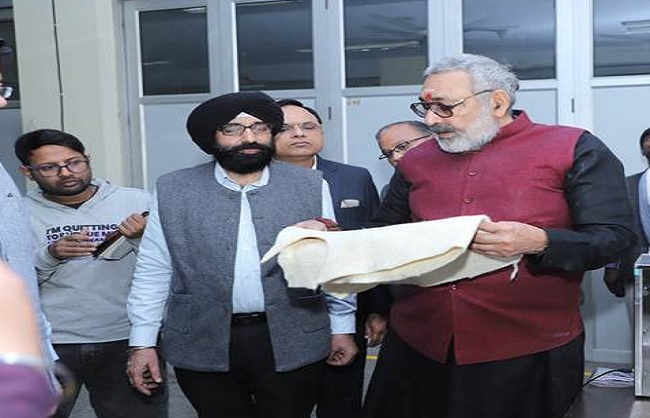 भारतीय वस्त्र अनुसंधान संघ गाजियाबाद का दौरा करते गिरिराज सिंह भारतीय वस्त्र अनुसंधान संघ गाजियाबाद का दौरा करते गिरिराज सिंह