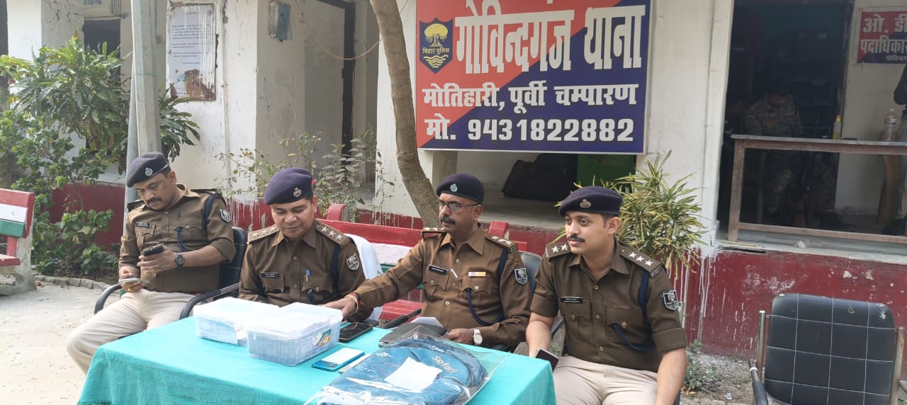 घटना की जानकारी देते गोविंदगंज पुलिस