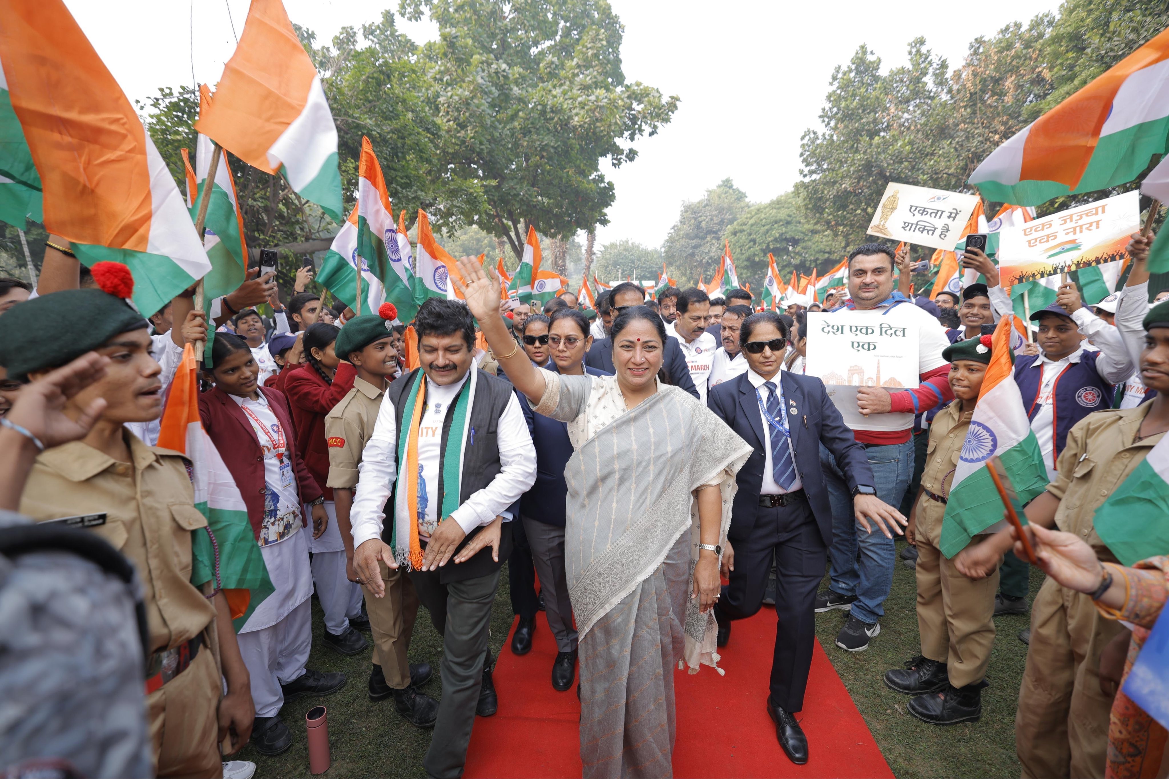 लौह पुरुष सरदार वल्लभभाई पटेल की 150वीं जयंती के उपलक्ष्य में पीतमपुरा स्पोर्ट्स कॉम्प्लेक्स में आयोजित यूनिटी मार्च में हिस्सा  लेते मुख्यमंत्री रेखा गुप्ता