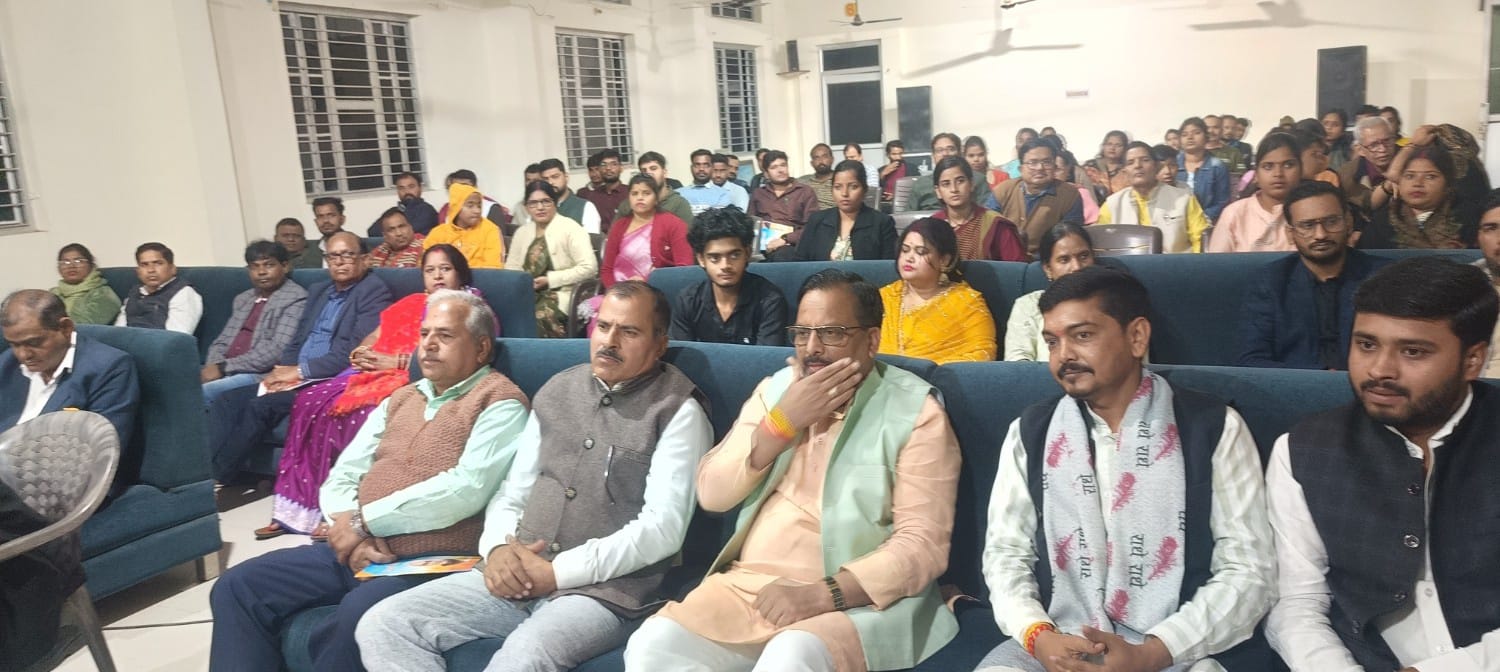 अटल बिहारी वाजपेयी जी की 100वीं जयंती पर देर रात तक चला कवि सम्मेलन*