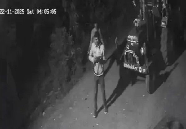 मंदसौर: कंजरों ने की फायरिंग... ट्रैक्टर चुराने आए थे, ग्रामीणों को देखकर वापिस लौटे मंदसौर: कंजरों ने की फायरिंग... ट्रैक्टर चुराने आए थे, ग्रामीणों को देखकर वापिस लौटे