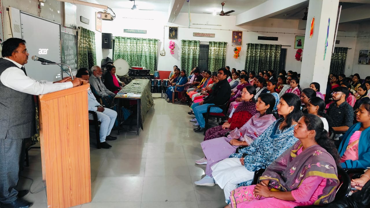 भावी शिक्षकों में आलोचनात्मक सोच व व्याख्यात्मक कौशल विकसित करने फिल्म समीक्षा एक महत्वपूर्ण टूल है: डॉ प्रशांत बोपापुरकर