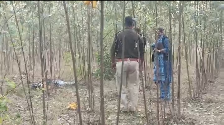 जांच करती पुलिस