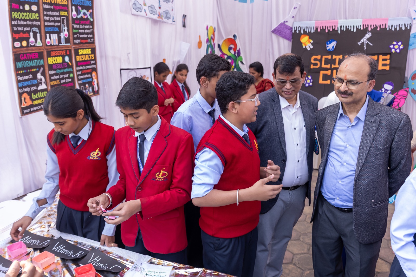 न्यू एरा प्रोग्रेसिव स्कूल में विज्ञान–कला प्रदर्शनी “स्ट्रीम मोज़ेक 2025” का भव्य आयोजन