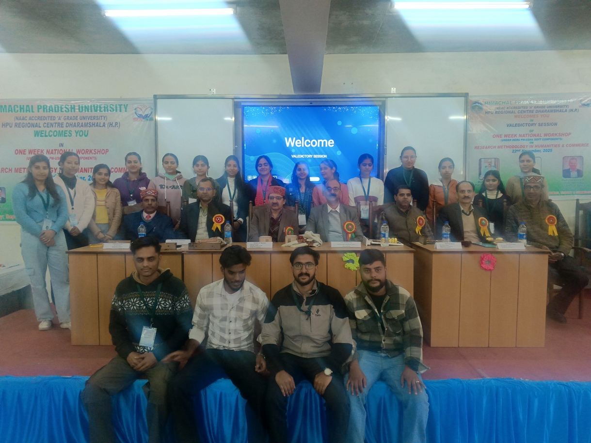 कार्यशाला के समापन पर मौजूद।