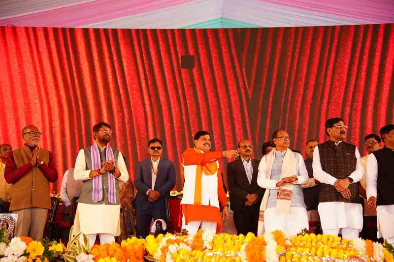 गंजबासौदा में स्वास्थ्य केंद्र के लोकार्पण कार्यक्रम में मुख्यमंत्री