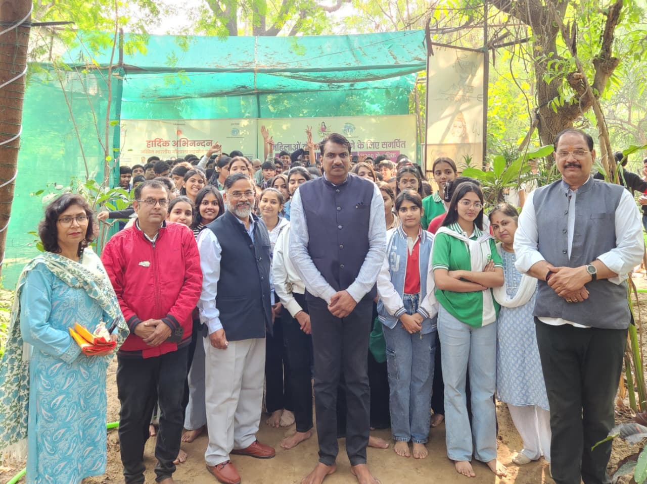 135 छात्र-छात्राओं ने वैदिक औषधीय वन में सीखी गौ-आधारित जैविक खेती