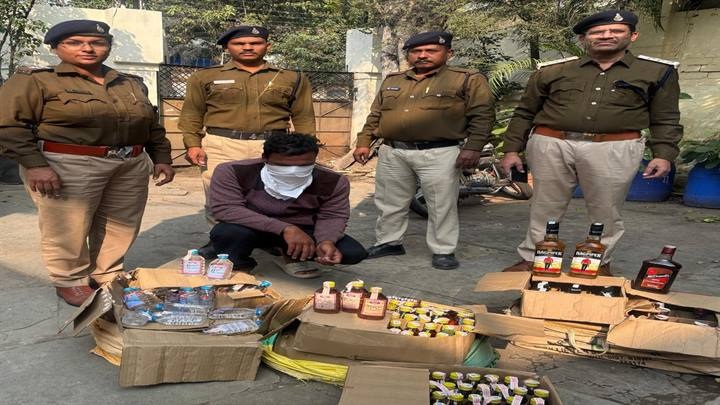 अवैध शराब जप्त कर पेशेवर आरोपी को किया गिरफ्तार