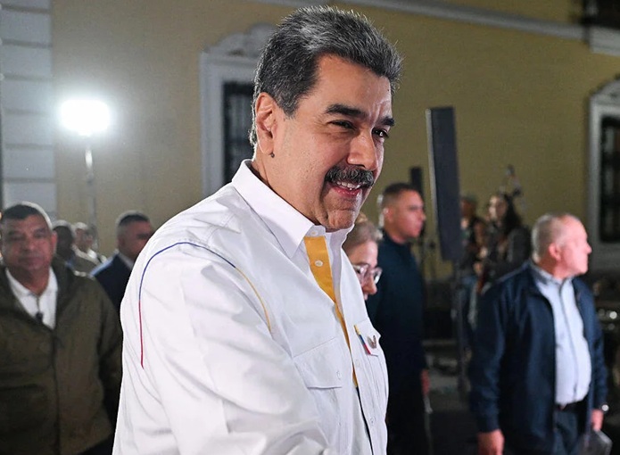 वेनेजुएला के राष्ट्रपति निकोलस मादुरो 22 नवंबर को राजधानी काराकस में देश के नेशनल थियेटर में एक बायोग्राफिकल सीरीज  को देखने पहुंचे। फोटो - इंटरनेट
