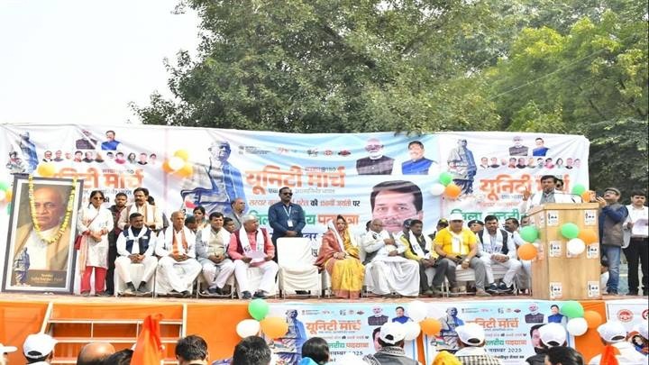 ग्वालियरः सांसद कुशवाह के नेतृत्व में निकली “एक भारत श्रेष्ठ भारत” पदयात्रा ग्वालियरः सांसद कुशवाह के नेतृत्व में निकली “एक भारत श्रेष्ठ भारत” पदयात्रा