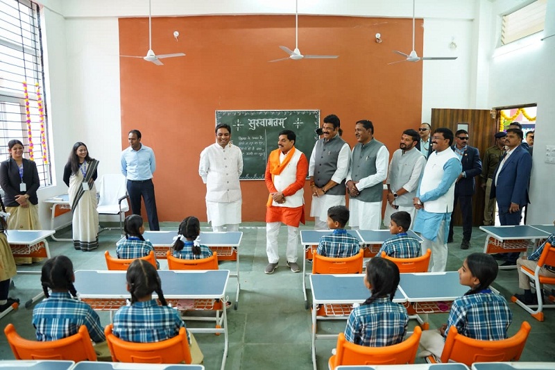 सांदीपनि विद्यालय बंडा में शिक्षक बने मुख्यमंत्री मोहन यादव