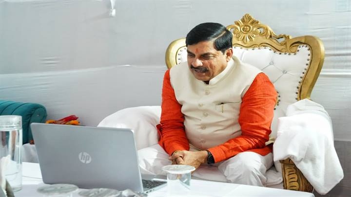 श्रीमदभागवत कथा में बंडा से वर्चुअल माध्यम से जुड़कर किया सम्बोधित