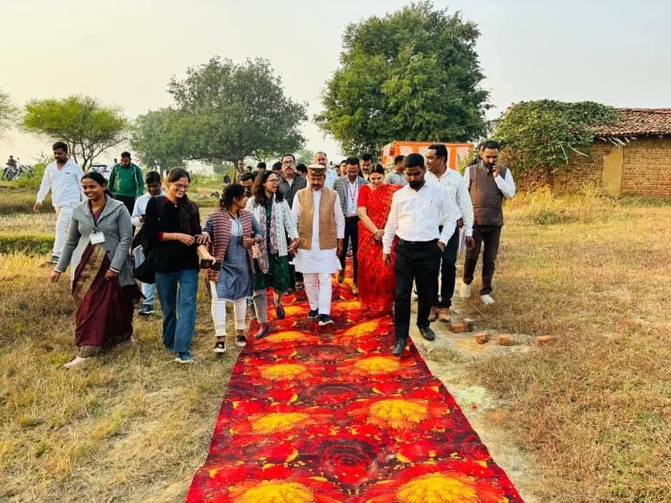 कार्यक्रम में शामिल कुटीर एवं ग्रामोद्योग राज्यमंत्री कार्यक्रम में शामिल कुटीर एवं ग्रामोद्योग राज्यमंत्री