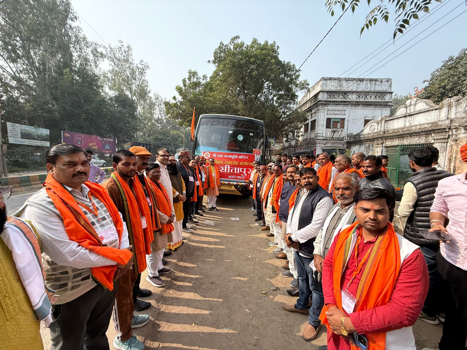 अयोध्या रवाना होते सर्व समाज के प्रतिनिधि अयोध्या रवाना होते सर्व समाज के प्रतिनिधि