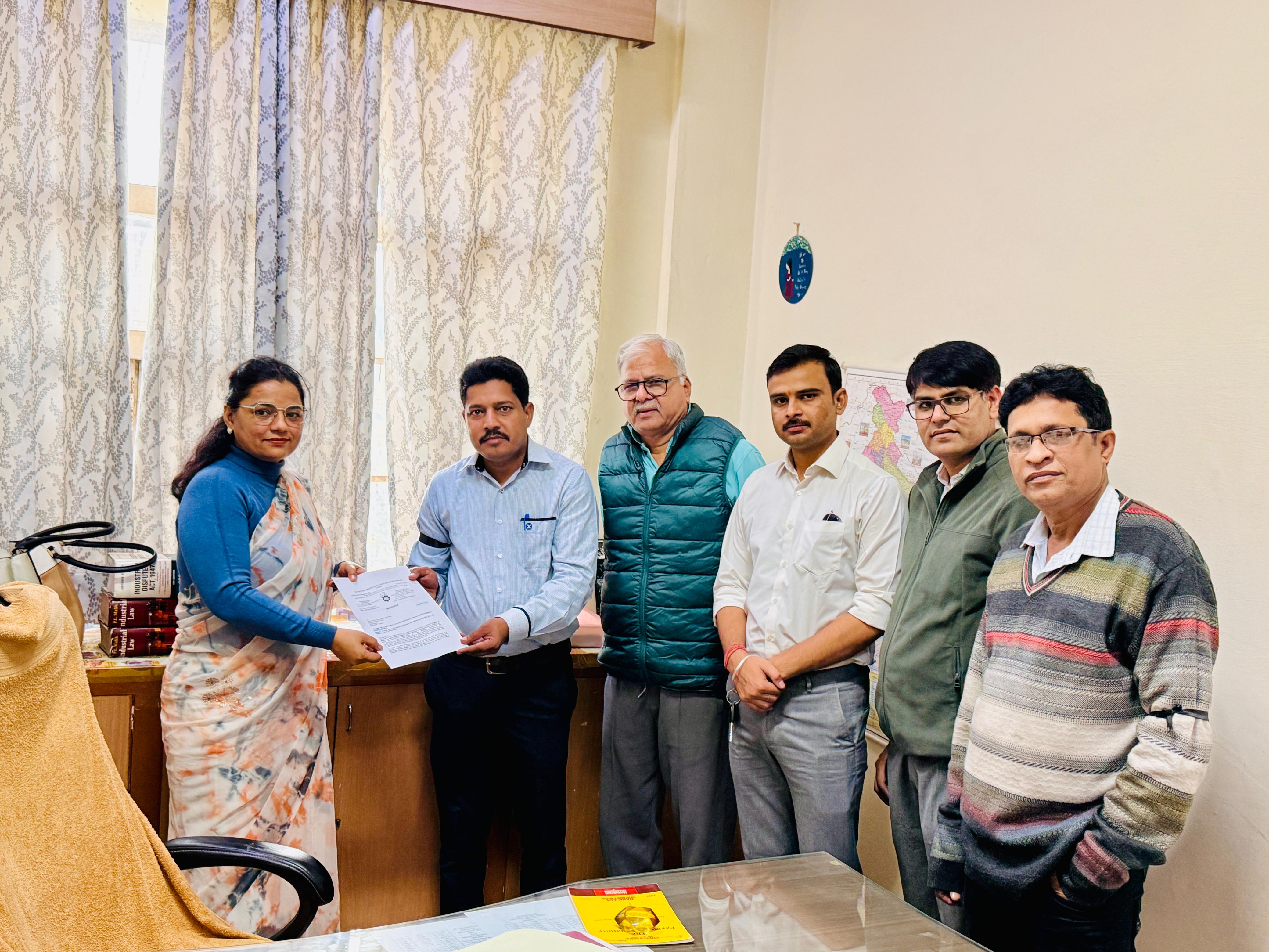 चार श्रम संहिताओं के विरोध में दवा प्रतिनिधियों का धरना, केंद्रीय श्रम आयुक्त को ज्ञापन